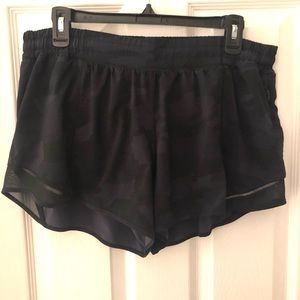 Lululemon low rise Hotty Hot shorts camo 14T